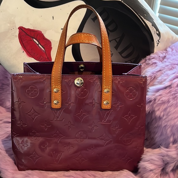 Louis Vuitton Reade PM Purple Vernis
Leather Hand Bag - Picture 7 of 16